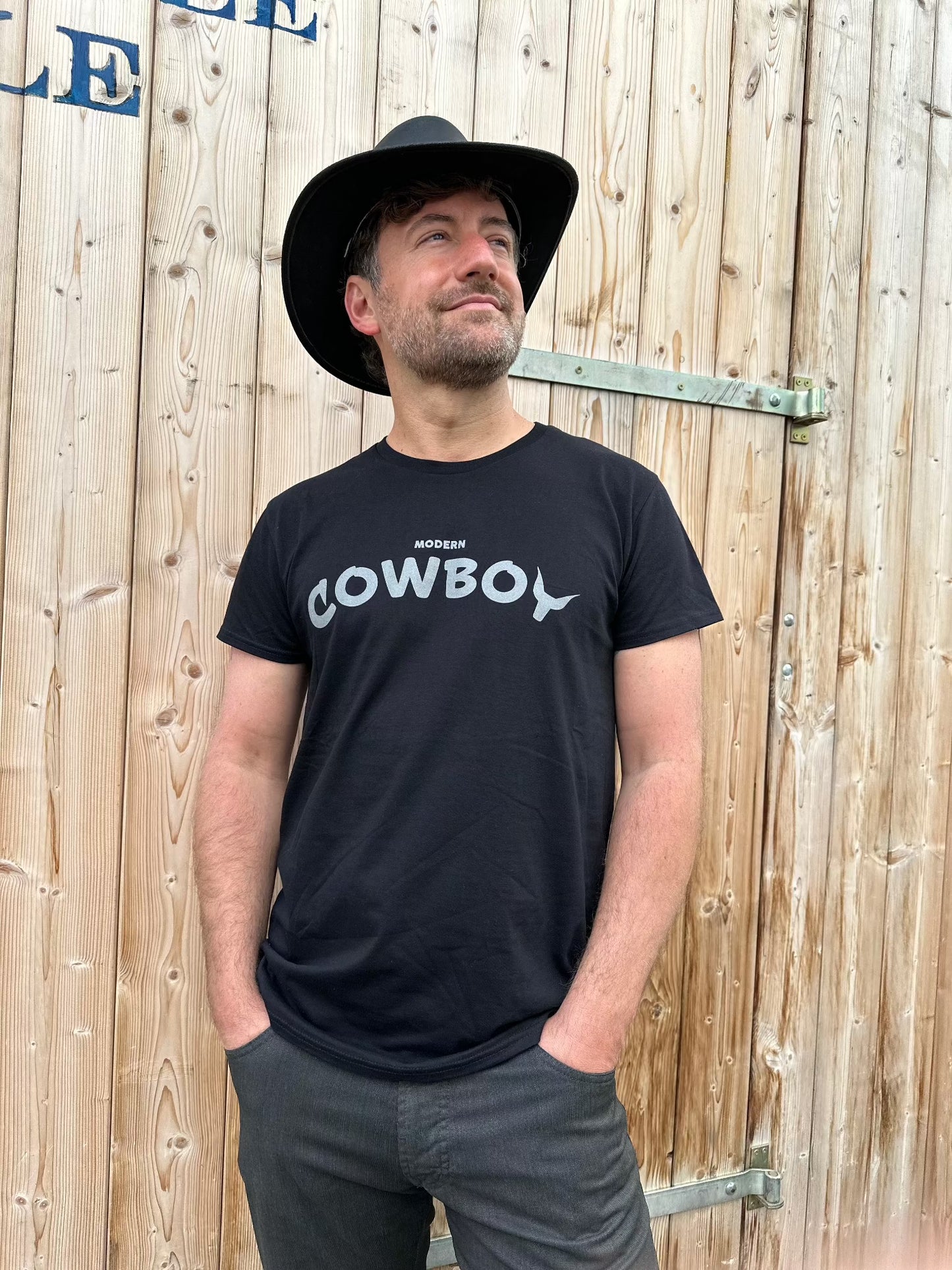 Modern COWBOY - Premium T-Shirt aus Bio-Baumwolle (Frontprint)