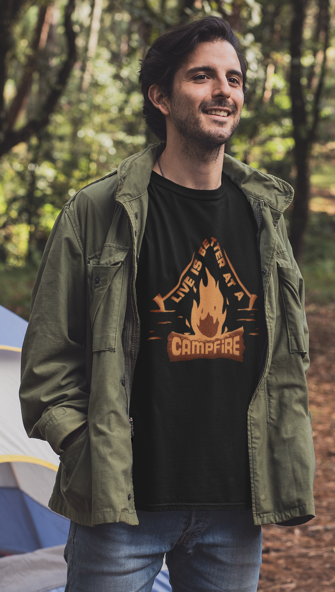 Life Is Better At A Campfire - Premium T-Shirt aus Bio-Baumwolle (Frontprint)