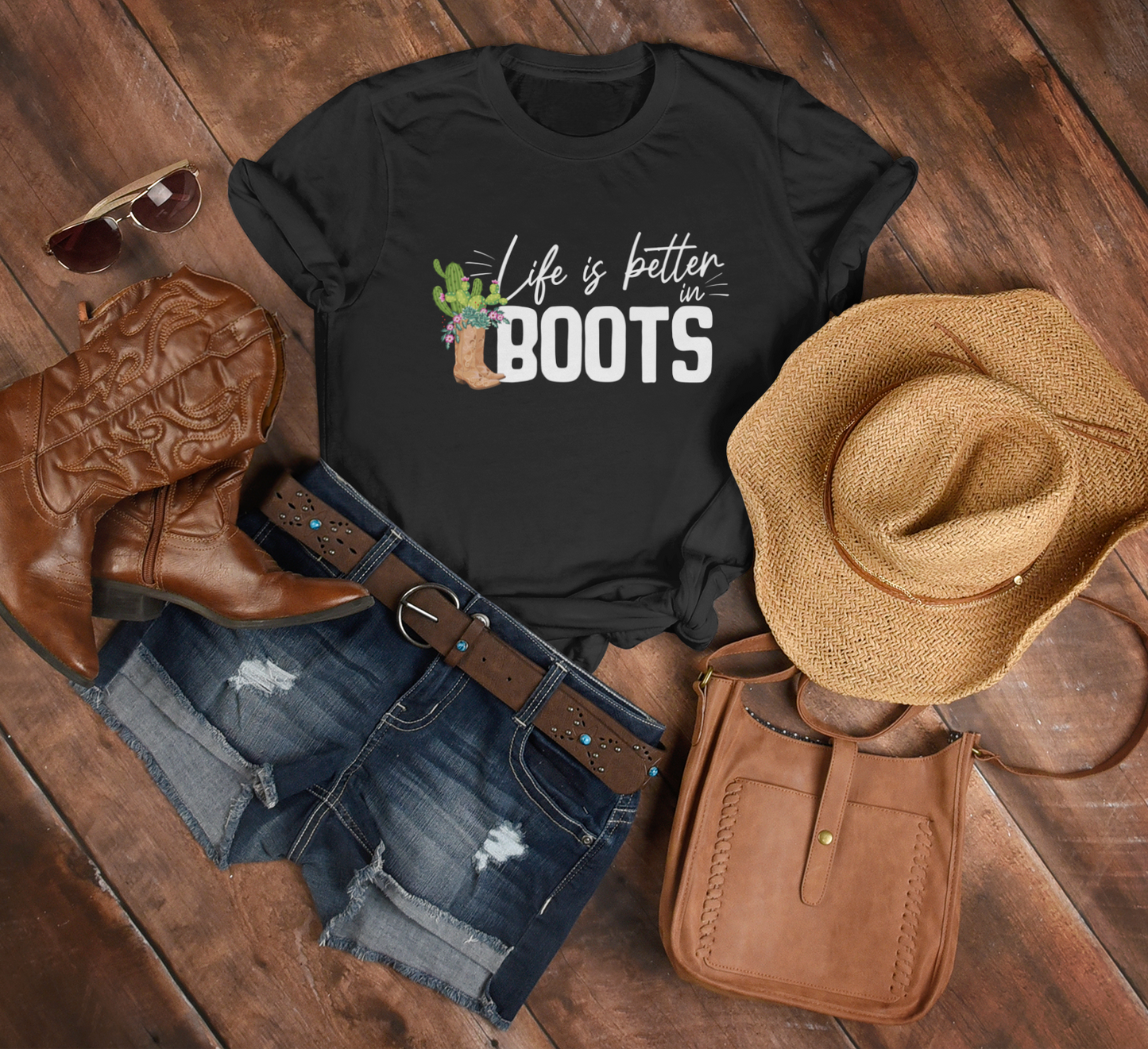 Life is better in Boots - Premium T-Shirt aus Bio-Baumwolle (Frontprint)