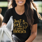 Just a girl who loves horses - Damen T-Shirt aus Bio-Baumwolle (Frontprint)