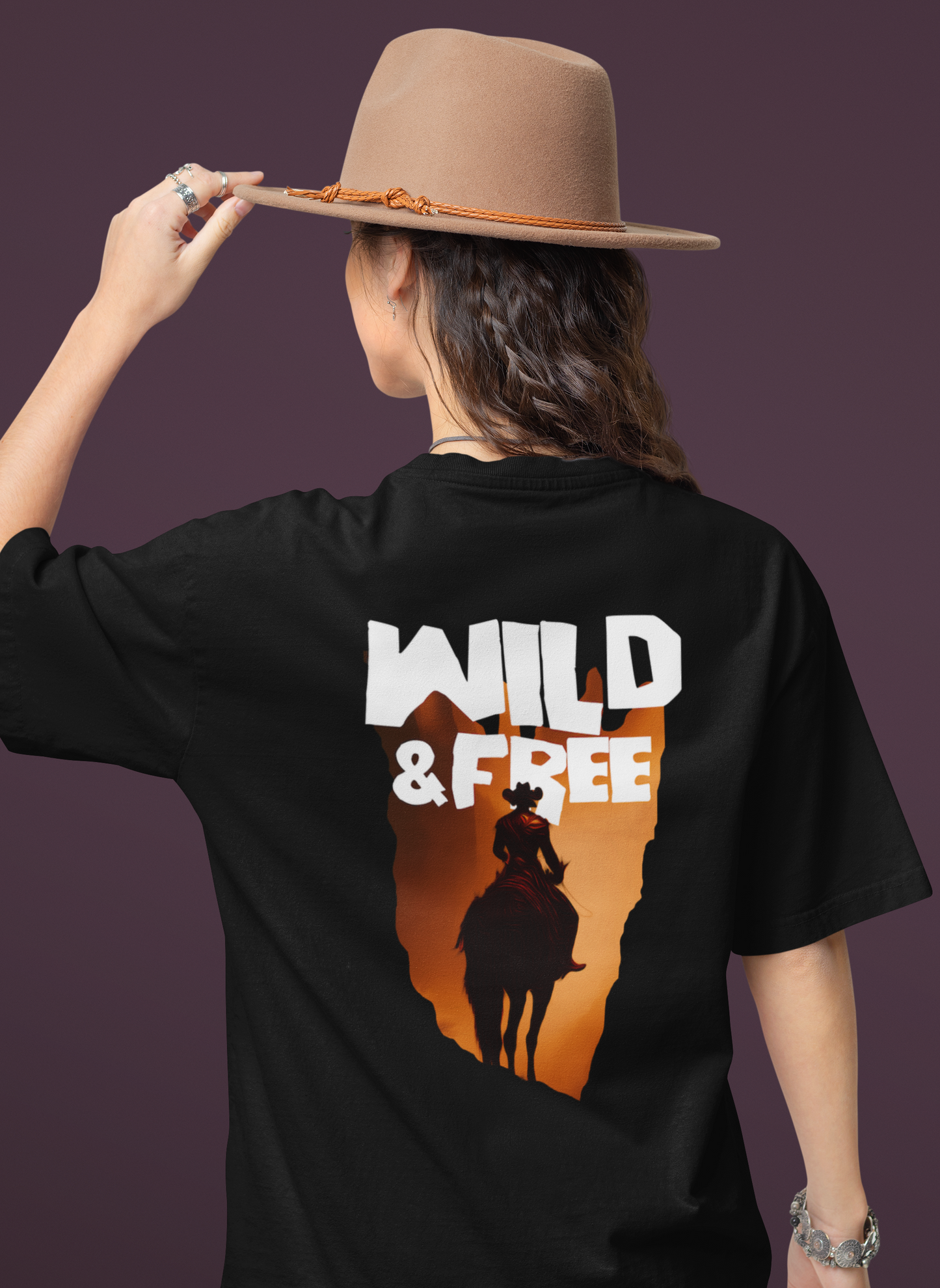 Wild & Free - Premium T-Shirt aus Bio-Baumwolle (Backprint)