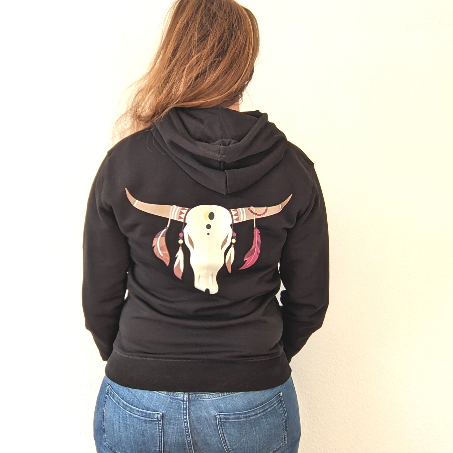 Skull mit Schmuck - Premium Hoodie aus Bio-Baumwolle (Backprint)